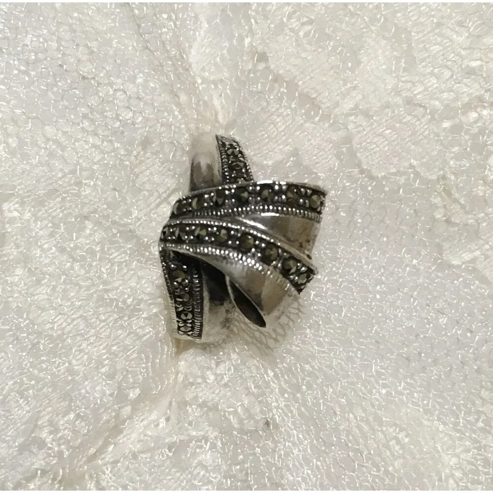 Vintage Sterling Silver Ring Womens Sz 8.25 Ribbon Bow design Marcasite Accents